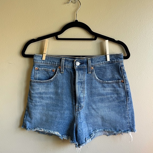 Levi's Pants - Levi’s Ribcage Short